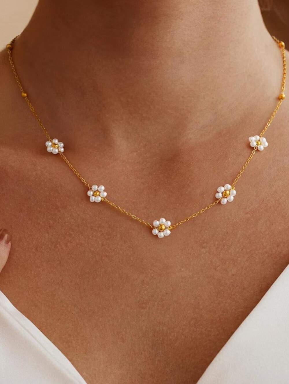 NWT Flower Pearl Necklace